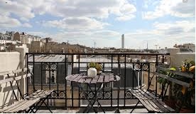 パリの眺め、仕事を見つける